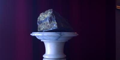 Annelen Røe, Cleaning Rocks and Road signs, 2020 (Video still)